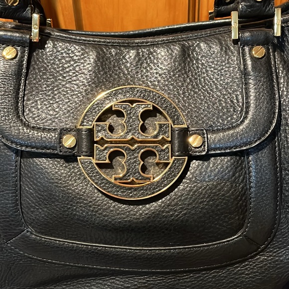 Tory Burch Leather Amanda Classic Hobo Bag - Picture 3 of 11